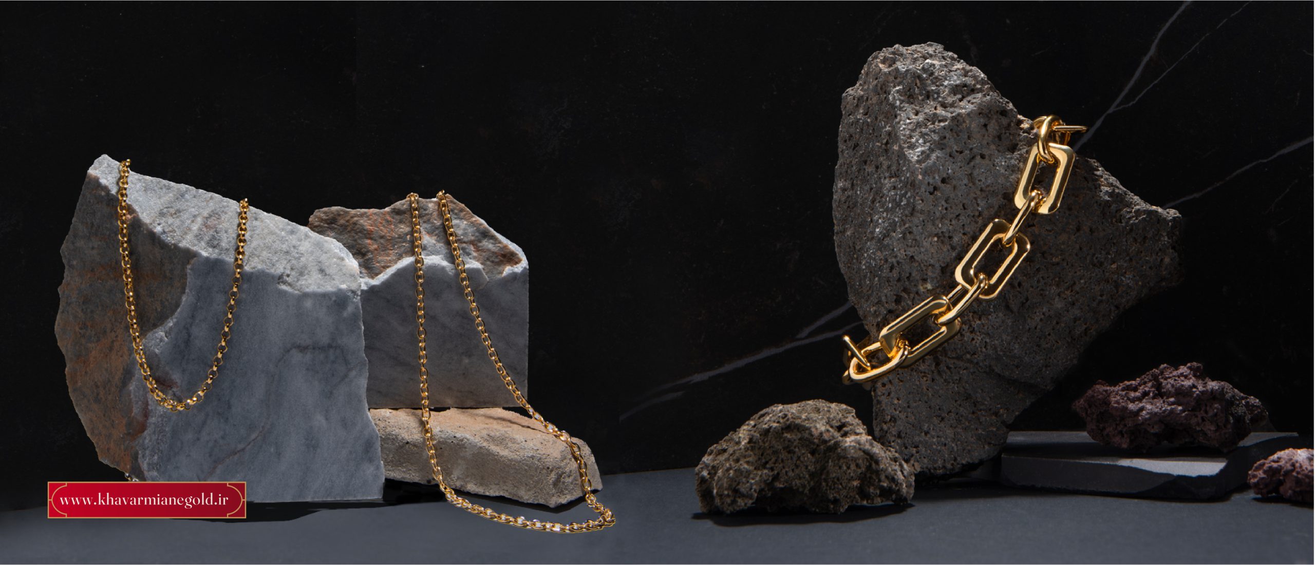 سه زنجیر طلا از سه .تخته‌سنگ آویزان شده‌اند. در بازا بزرگ طلا و جواهر خاورمیانه هنر را لمس میکنید.